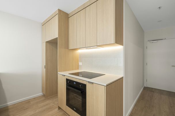 Modern Living In Boulevard! One Bedroom Plus Study - Photo 1