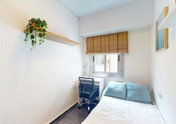 Avinguda del Port, Valencia, Valencian Community 46021