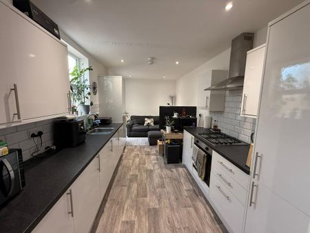 1 bedroom flat to rent - Photo 2