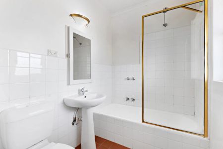 Comfortable One-Bedroom Living in a Quiet, Leafy Setting - Photo 5