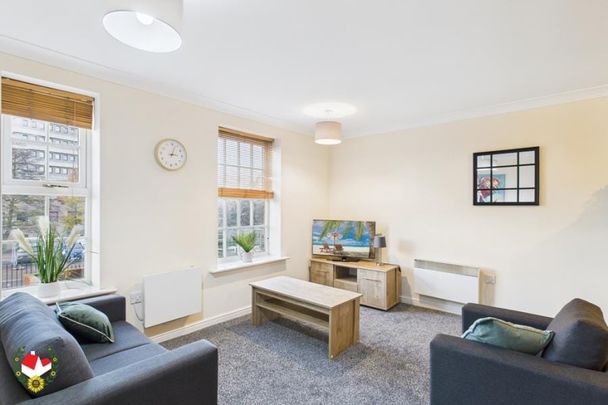 Alexandra House, Pillowell Drive - Photo 1