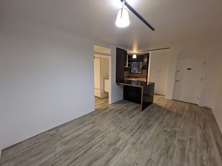 Modern Inner-City Living - Stylish Apartment in Prime West Perth Location - Photo 2