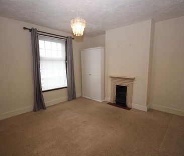 2 bedroom Terraced House to let - Photo 6
