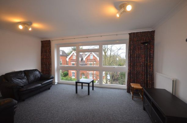 2 bedroom Flat To Let - Photo 1
