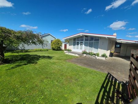 Sundrenched, spacious - Photo 3