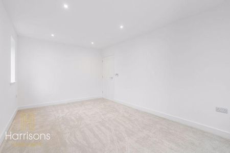 4 bedroom property to rent - Photo 4