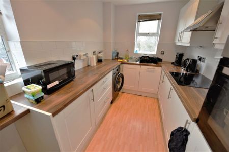 2 bedroom Flat in 45 Cardigan Road, Leeds - Photo 4