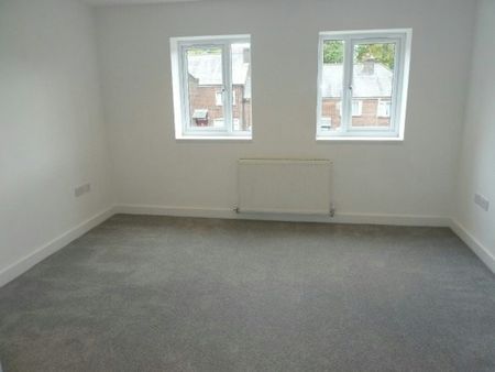 Town house to rent on - Photo 3