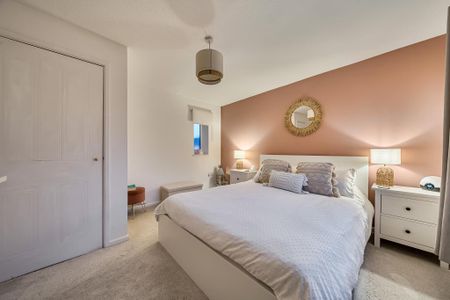 2 bedroom end of terrace house to rent - Photo 5