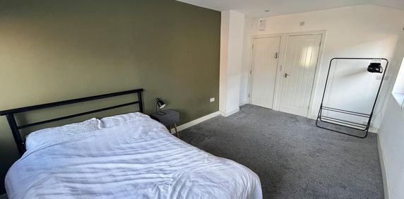 1 bedroom in a house share to rent - Photo 2