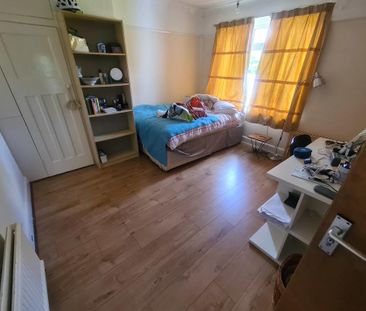 4 bedroom semi-detached house to rent - Photo 4