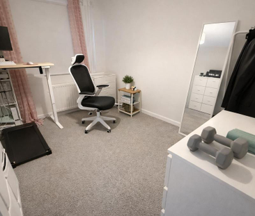 2 bedroom flat to rent - Photo 2