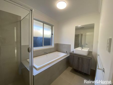 Spacious 4 Bedroom Family Home in Ideal Location! - Photo 5