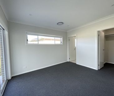 FOUR BEDROOM HOME - Photo 4