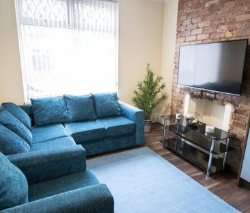 4 bedroom terraced house to rent - Photo 1