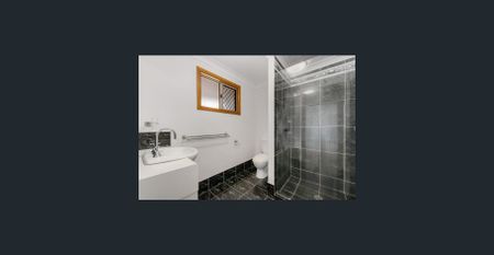 Views of Castle Hill – Inground Pool – 3 bedrooms - Photo 4