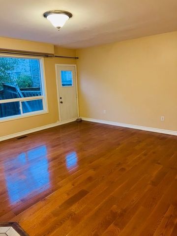 For Lease - 75 Grasslands Avenue, Richmond Hill, Ontario - Photo 2