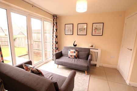 4 Bed Detached House, Lowry Grove, BS16 - Photo 3