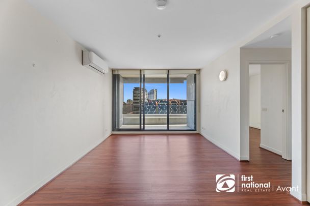 HARBOUR VIEW & LOCATION! - Photo 1