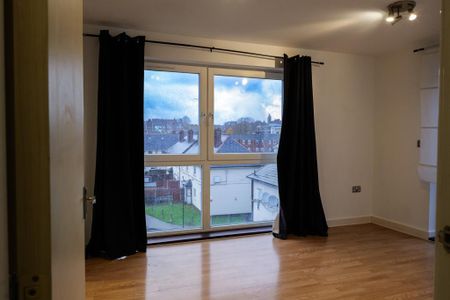 1 bedroom flat to rent - Photo 2