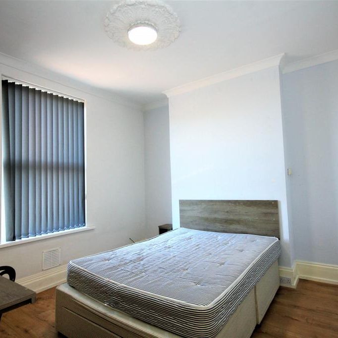 4 bedroom terraced house to rent - Photo 1