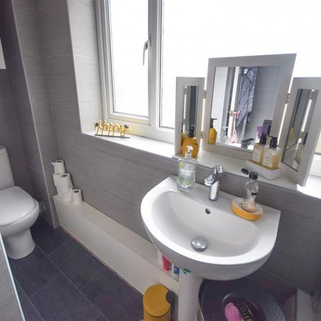 2 Bedroom End Terrace To Let - Photo 1