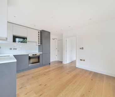 Deptford Broadway, London, SE8 - Photo 1