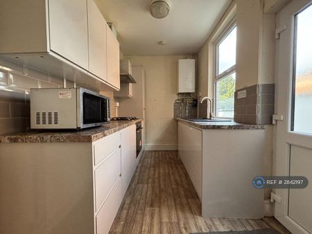 2 bedroom terraced house to rent - Photo 3
