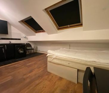 Studio Flat, Grange Park Road, CR7 - Photo 2