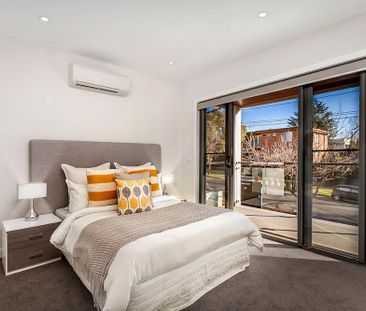 Private Entry with Courtyard – Perfect for Comfortable Living - Photo 2