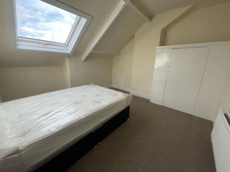 5 bedroom flat to rent - Photo 4