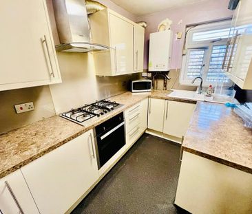 3 bedroom flat to rent - Photo 5