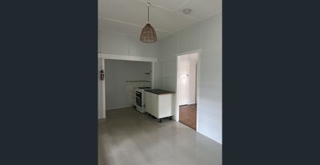 One Bedroom Unit walking distance to the City! - Photo 5