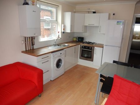 3 Bedroom flat - Photo 4