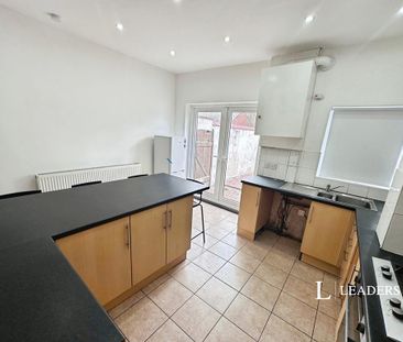 3 bedroom semi-detached house to rent - Photo 6