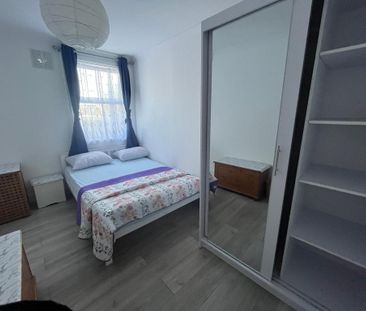 4 bedroom end of terrace house to rent - Photo 6