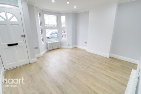 3 bedroom end of terrace house to rent - Photo 3