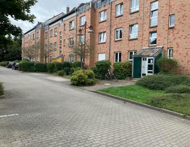 3-Raum Erdgeschosswohnung mit Balkon und Badewanne - Foto 1