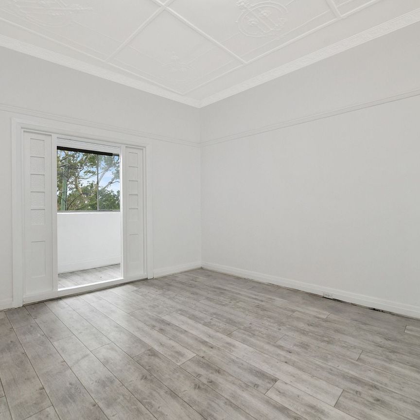 Renovated Charming Flat in Central Location - Photo 1