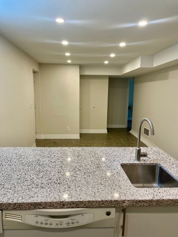 For Lease - 28 El Dorado Street, Richmond Hill, Ontario - Photo 2
