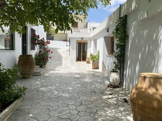 Μονοκατοικία για ενοικίαση Κέντρο (Αγία Βαρβάρα) - Φωτογραφία 1
