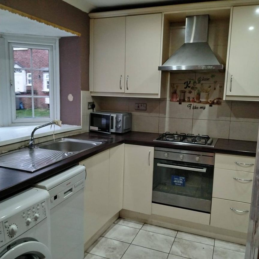 3 bedroom terraced house to rent - Photo 1