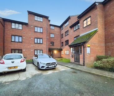 Curzon Drive, Curzon Drive, Grays, RM17 - Photo 2