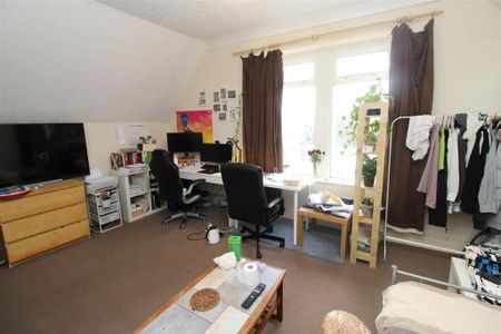 4 bedroom flat to rent - Photo 4