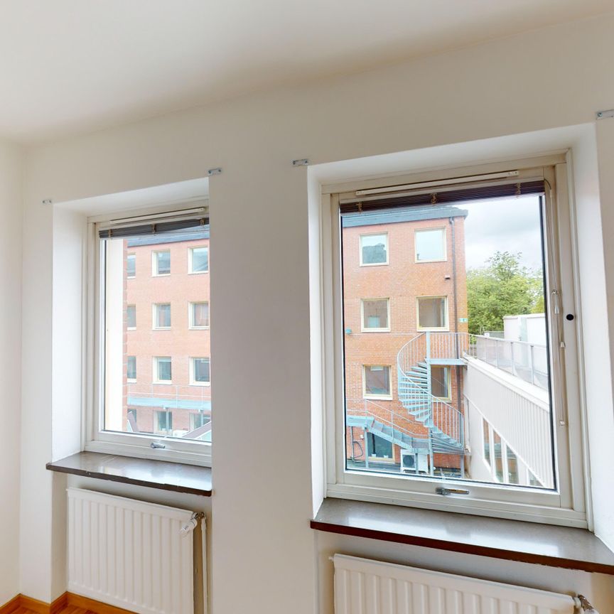 Sparregatan 10 - Foto 1