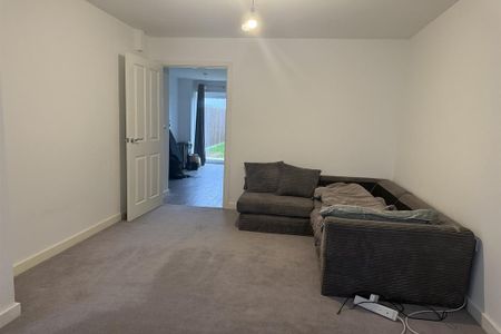 2 bedroom semi-detached house to rent - Photo 5