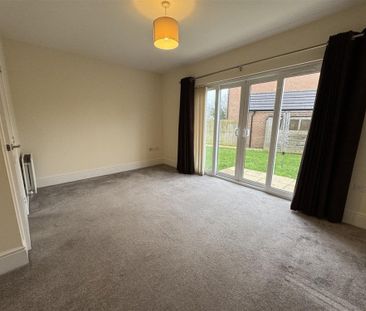 Bathpool, Taunton - Photo 1