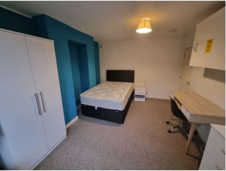 6 Bed Student Accommodation - Photo 5