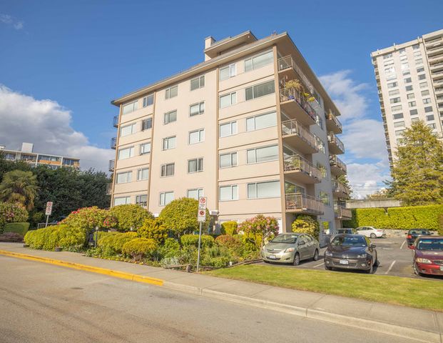 Seaside Towers | 150 21st Street, West Vancouver - Photo 1