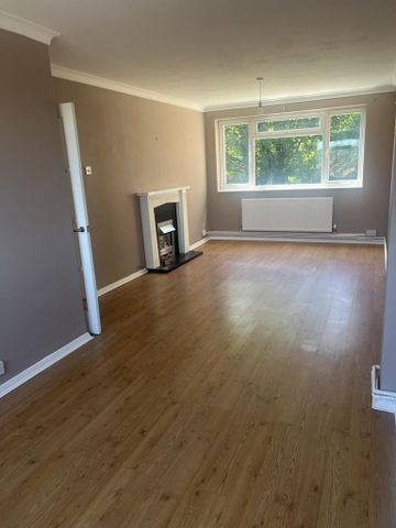 3 bedroom flat to rent - Photo 2